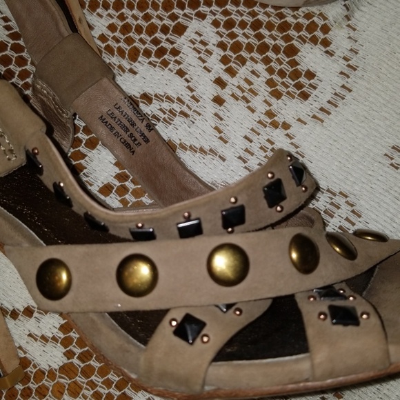 Gorgeous Boutique Nordstrom heeled sandals - Picture 8 of 8